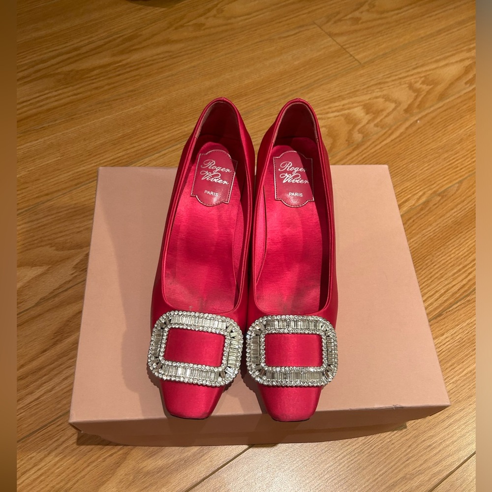 Roger Vivier Pilgram Satin Buckle Pumps US8